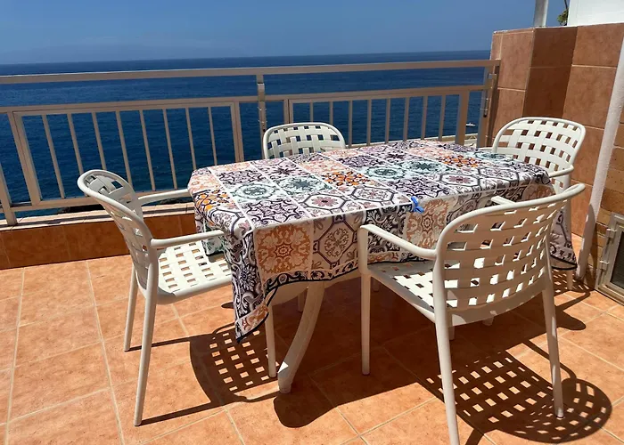 Con Vistas A La Gomera Y La Palma